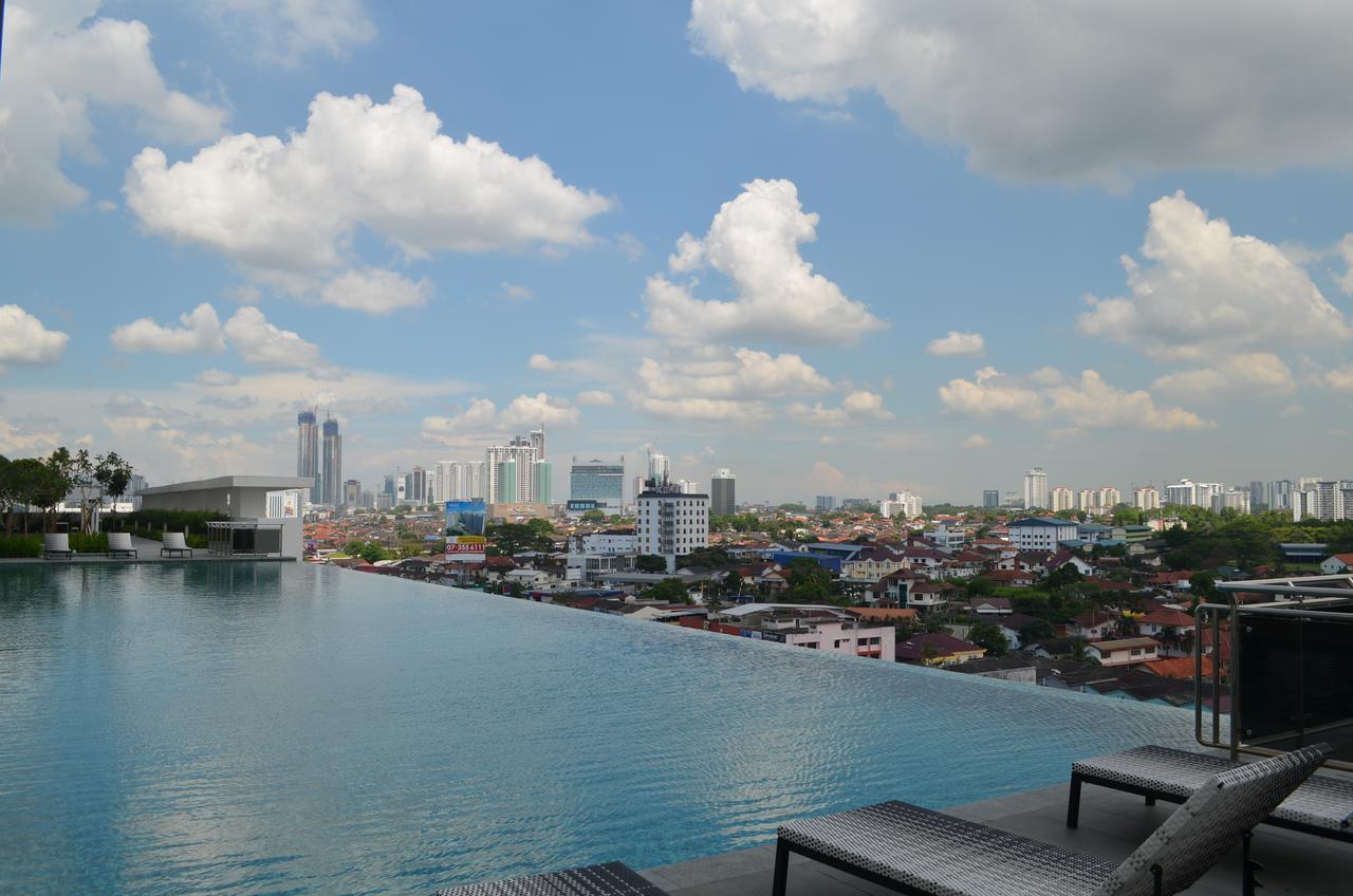 1 Tebrau Suites By Subhome Τζόχορ Μπάχρου Εξωτερικό φωτογραφία
