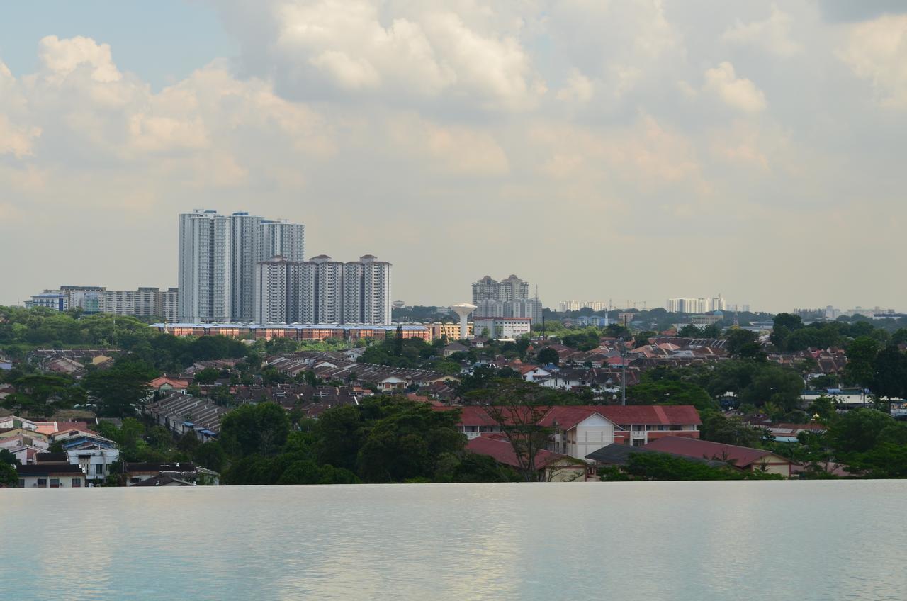 1 Tebrau Suites By Subhome Τζόχορ Μπάχρου Εξωτερικό φωτογραφία