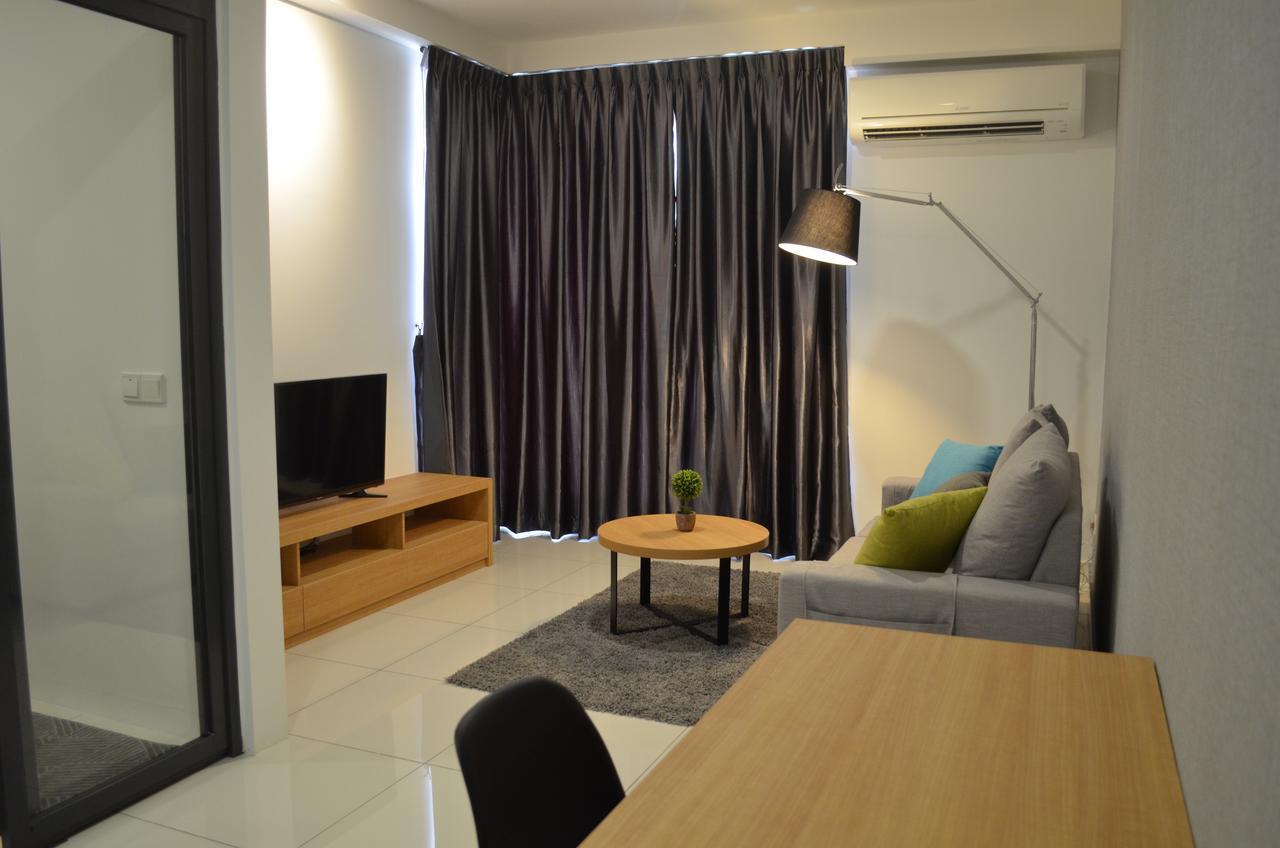 1 Tebrau Suites By Subhome Τζόχορ Μπάχρου Εξωτερικό φωτογραφία