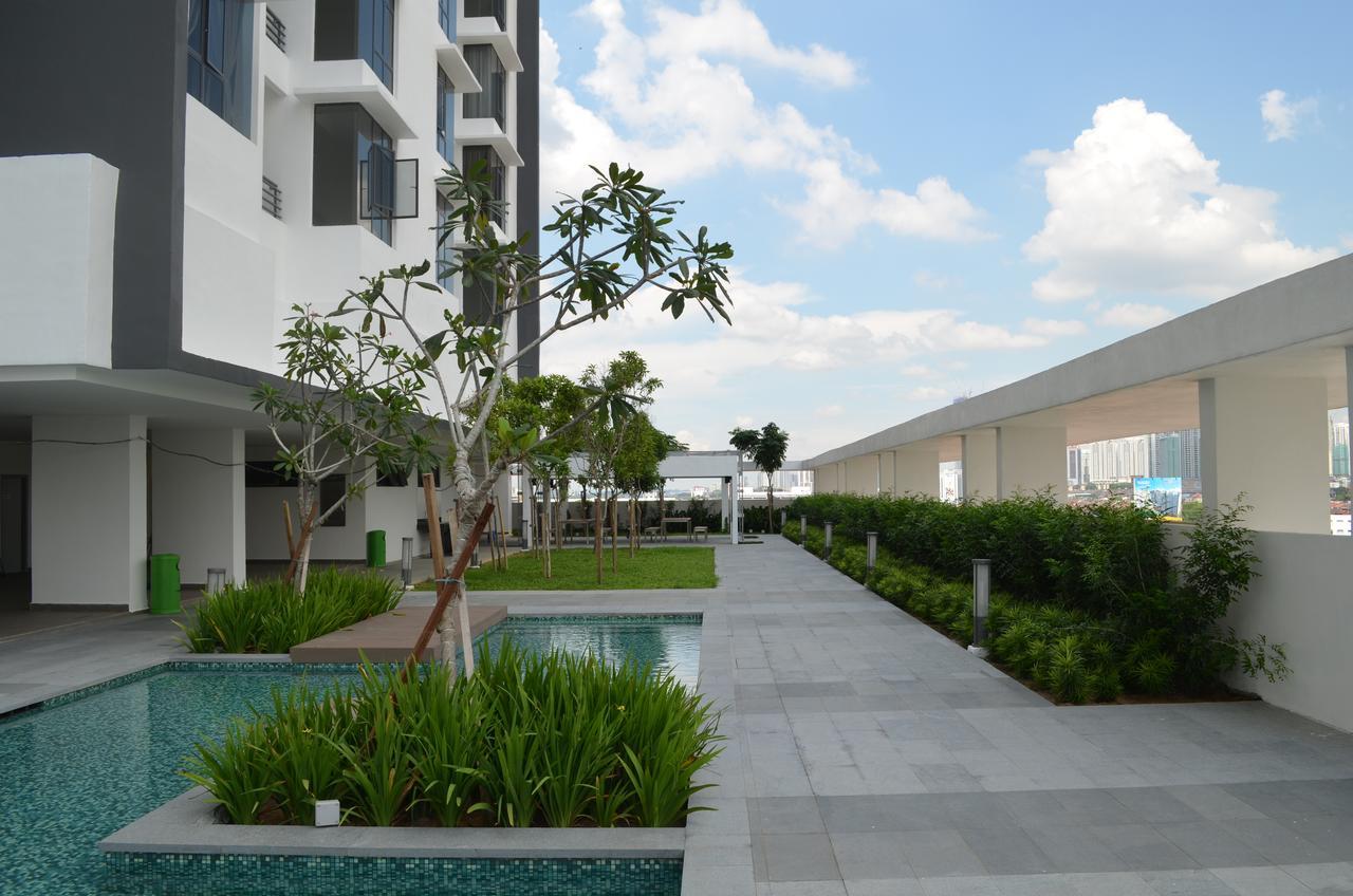 1 Tebrau Suites By Subhome Τζόχορ Μπάχρου Εξωτερικό φωτογραφία