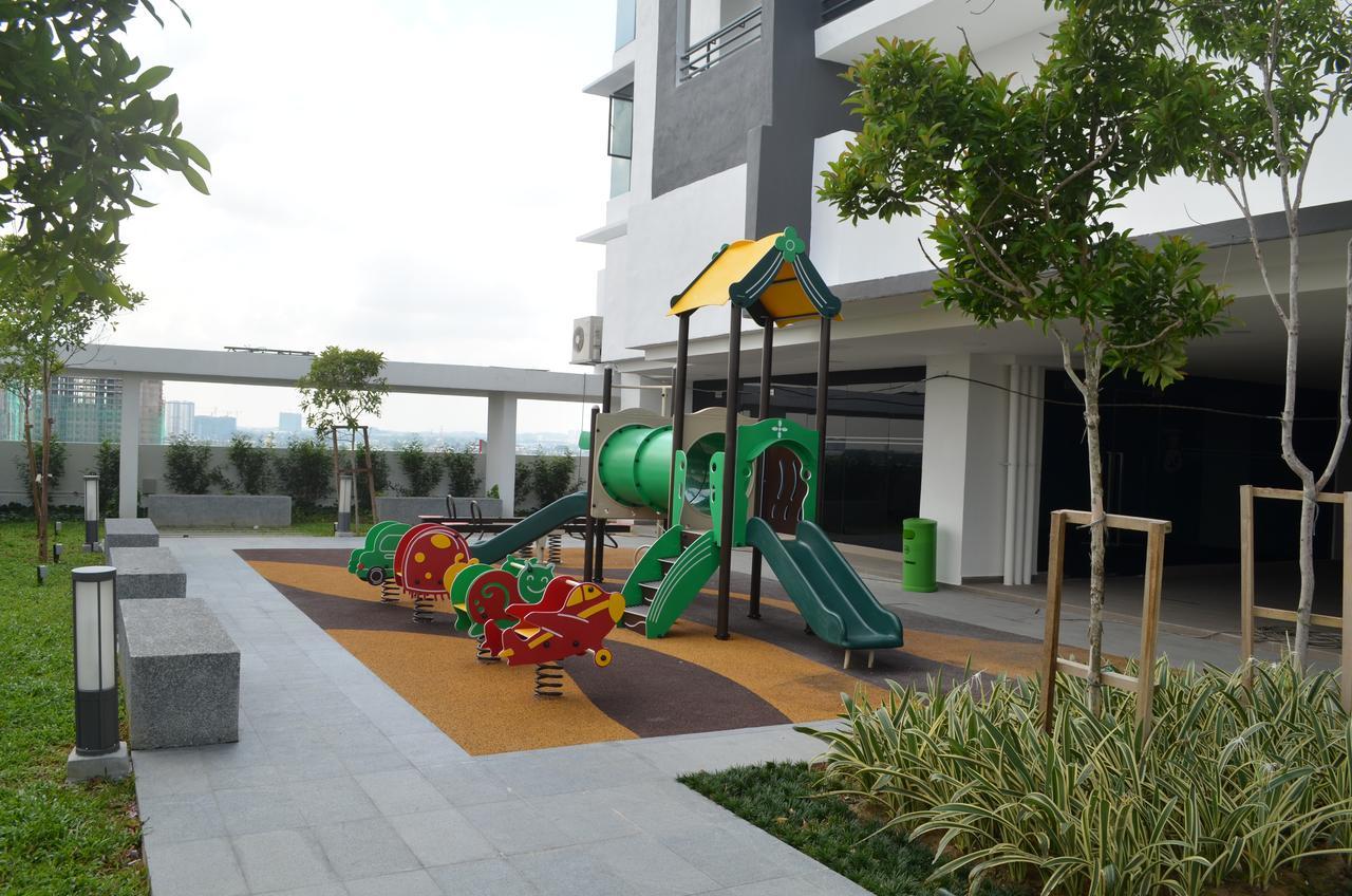 1 Tebrau Suites By Subhome Τζόχορ Μπάχρου Εξωτερικό φωτογραφία