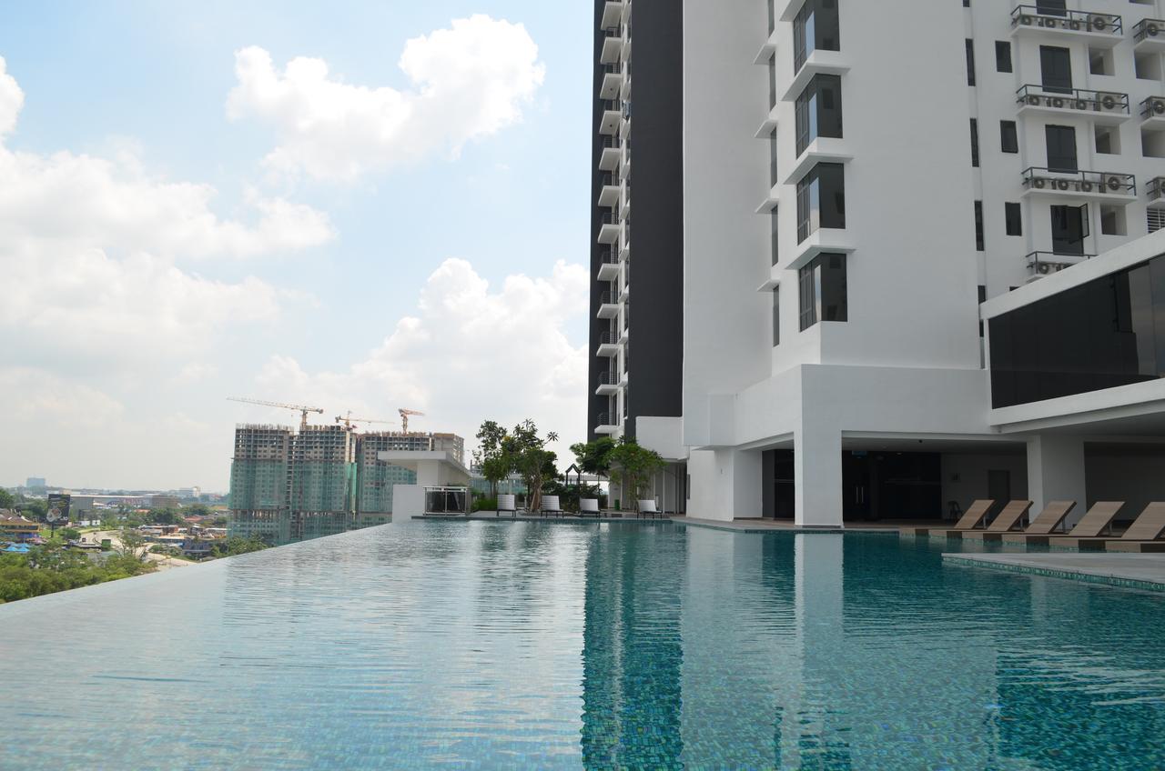 1 Tebrau Suites By Subhome Τζόχορ Μπάχρου Εξωτερικό φωτογραφία
