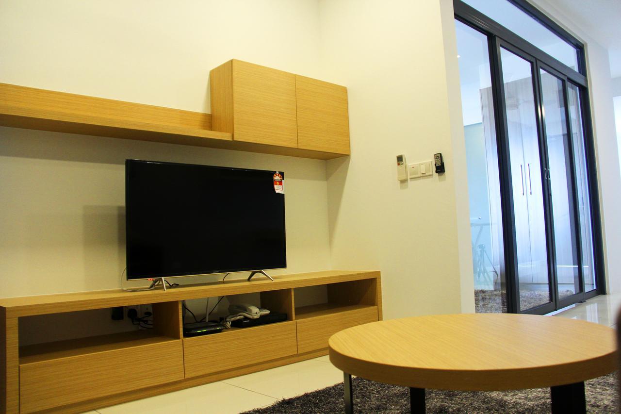 1 Tebrau Suites By Subhome Τζόχορ Μπάχρου Εξωτερικό φωτογραφία