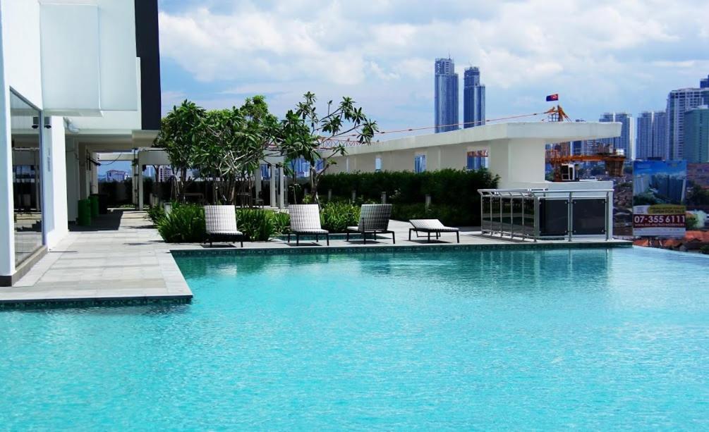 1 Tebrau Suites By Subhome Τζόχορ Μπάχρου Εξωτερικό φωτογραφία