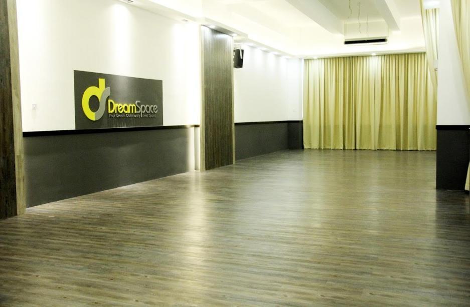 1 Tebrau Suites By Subhome Τζόχορ Μπάχρου Εξωτερικό φωτογραφία