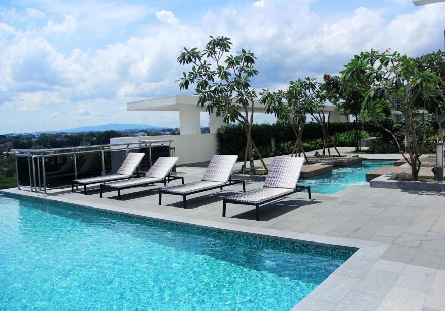 1 Tebrau Suites By Subhome Τζόχορ Μπάχρου Εξωτερικό φωτογραφία
