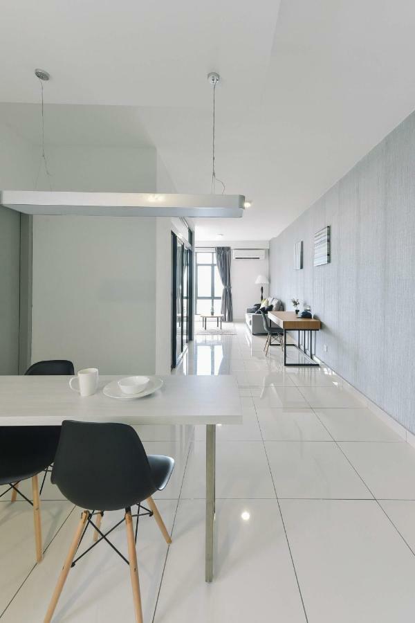 1 Tebrau Suites By Subhome Τζόχορ Μπάχρου Εξωτερικό φωτογραφία