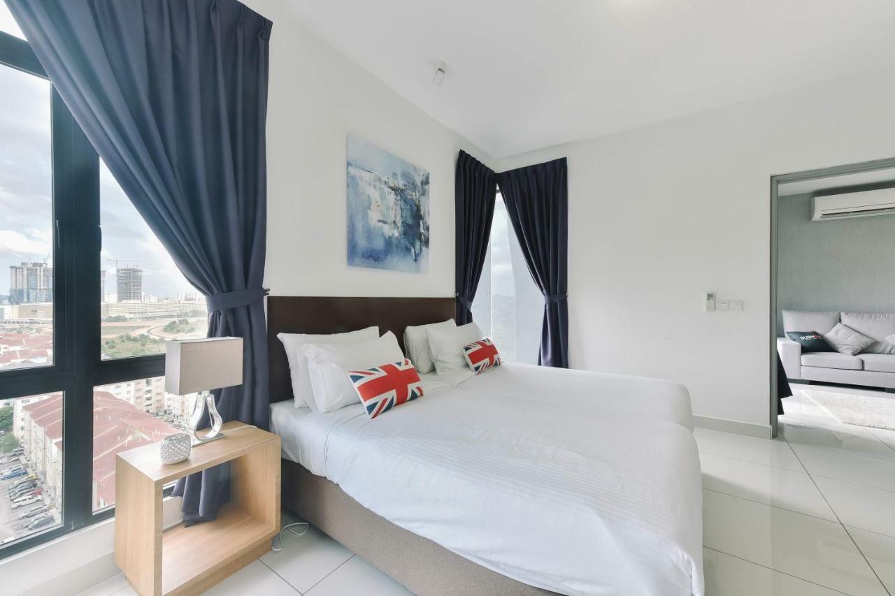 1 Tebrau Suites By Subhome Τζόχορ Μπάχρου Εξωτερικό φωτογραφία