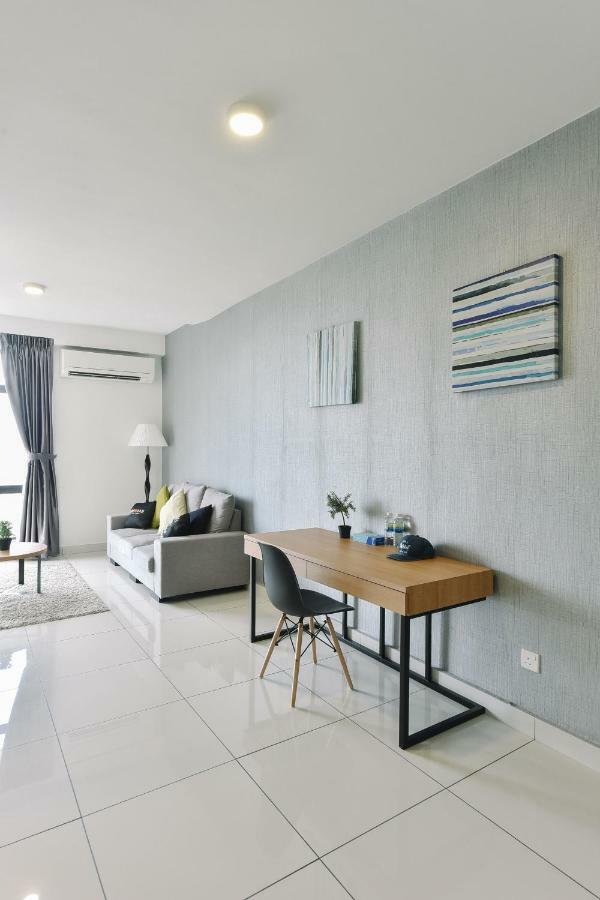 1 Tebrau Suites By Subhome Τζόχορ Μπάχρου Εξωτερικό φωτογραφία