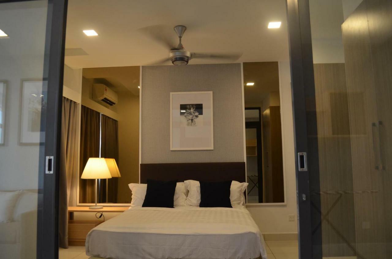 1 Tebrau Suites By Subhome Τζόχορ Μπάχρου Εξωτερικό φωτογραφία